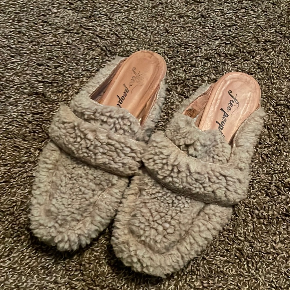 Free People Mules, fuzzy Size 7.5